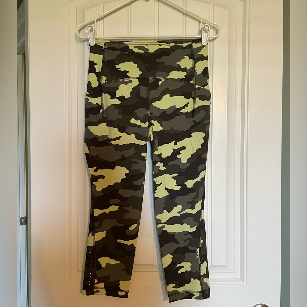 Lululemon cropped green camo leggings